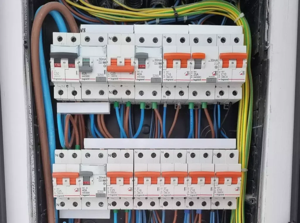 Mira el consumo de luz de tu casa en tiempo real desde el móvil con esto Redes Zone : Portal sobre telecomunicaciones y redes